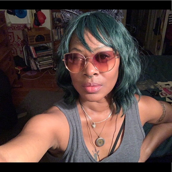 Meet your Posher, Kimberly - Picture 6 of 6